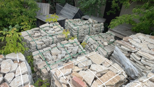 Плитняк гранитный галтованный купить в Республике Дагестан