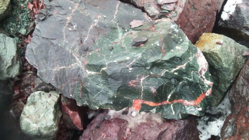 Гигантские зелёные валуны для ландшафтного дизайна весом более 5 тонн купить в Республике Дагестан