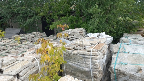 Плитняк галтованный гранитный для ландшафтного дизайна купить в Республике Дагестан