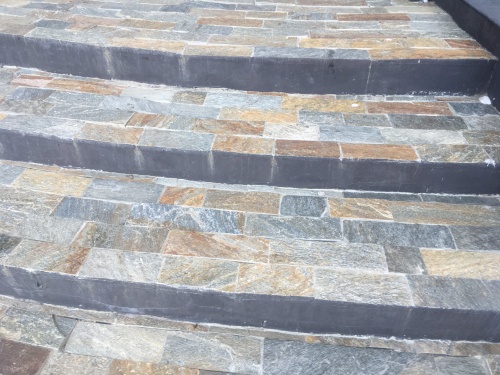 Плитка из Златолита Уральского для лестницы купить в Республике Дагестан