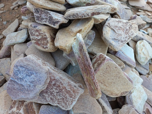 Златолит жёлтый, жёлто-зелёный глыбки и валуны для ланшафтного дизайна купить в Республике Дагестан