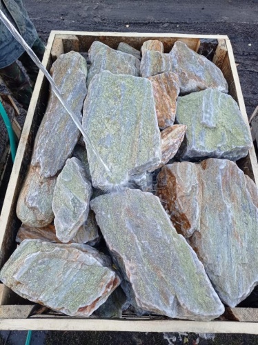 Златолит жёлтый, жёлто-зелёный глыбки и валуны для ланшафтного дизайна купить в Республике Дагестан
