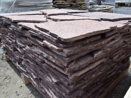 Плитняк лемезит бордовый для облицовки цоколя 20-25 мм  купить в Республике Дагестан