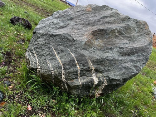 Гигантские зелёные валуны для ландшафтного дизайна весом более 5 тонн купить в Республике Дагестан