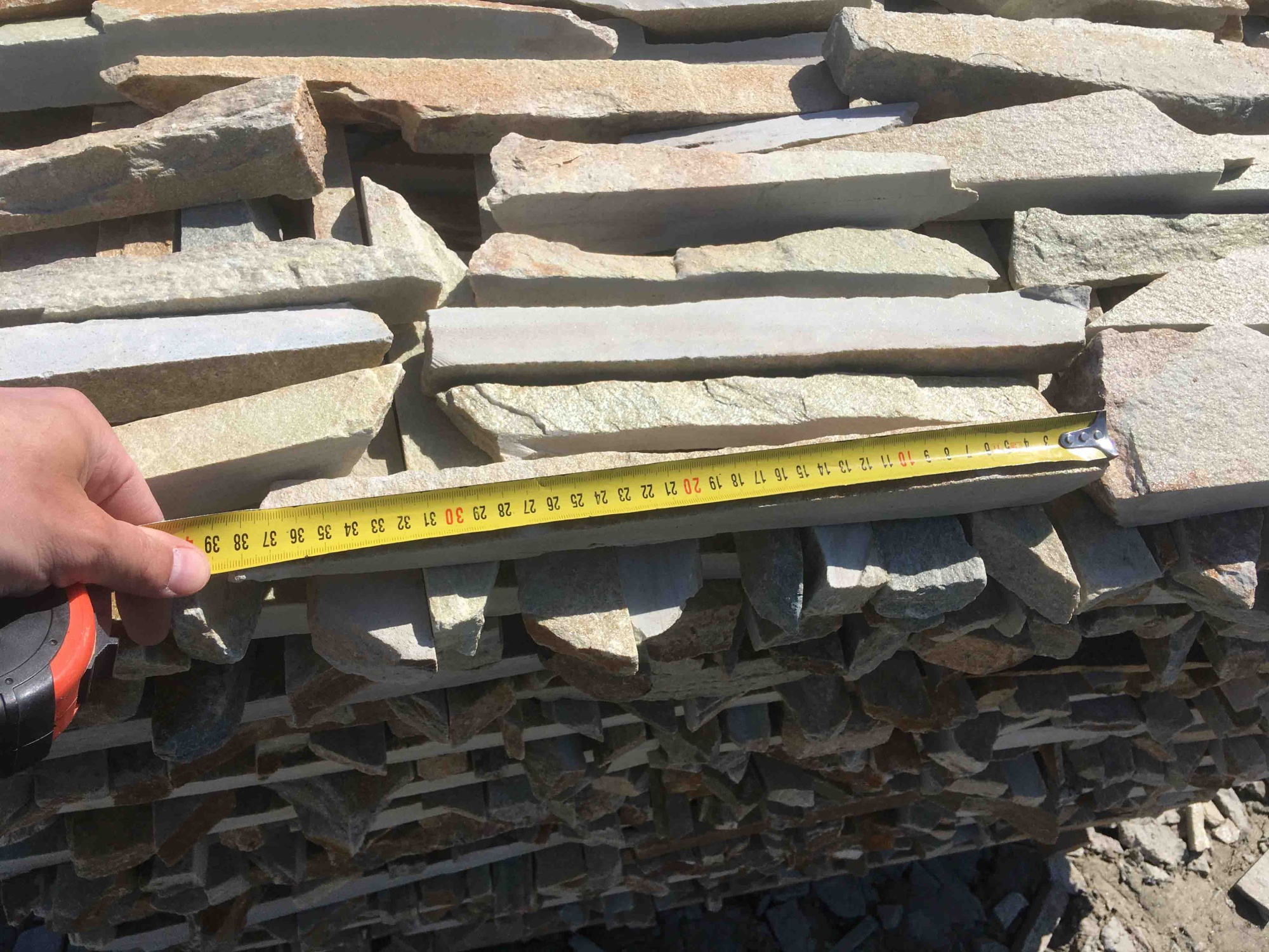 Горбушка златолит золотистый для облицовки купить в Республике Дагестан