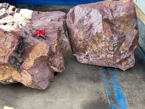 Ландшафтные глыбы красно-фиолетовые 200-1000 килограмм купить в Республике Дагестан