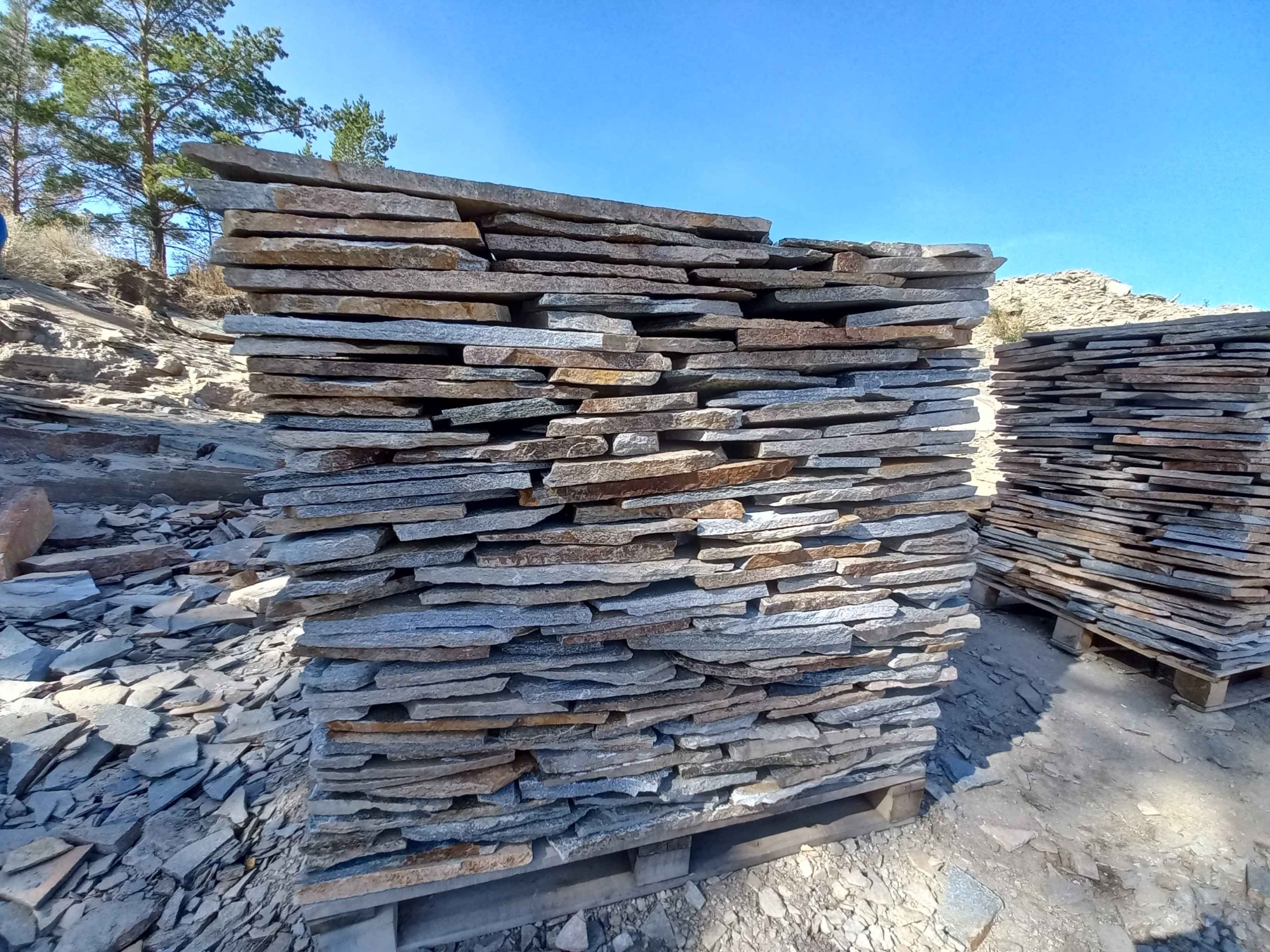 Плитняк златолит серебристый для фасада купить в Республике Дагестан