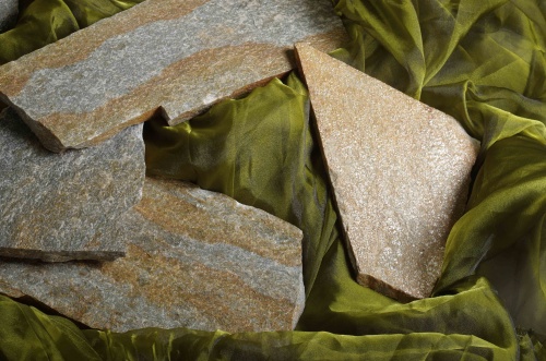 Плитняк златолит Уральский для цоколя, отмостки купить в Республике Дагестан