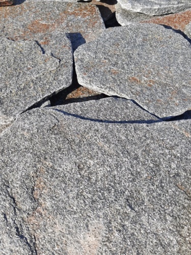 Златолит серебристый галтованный для лестниц купить в Республике Дагестан